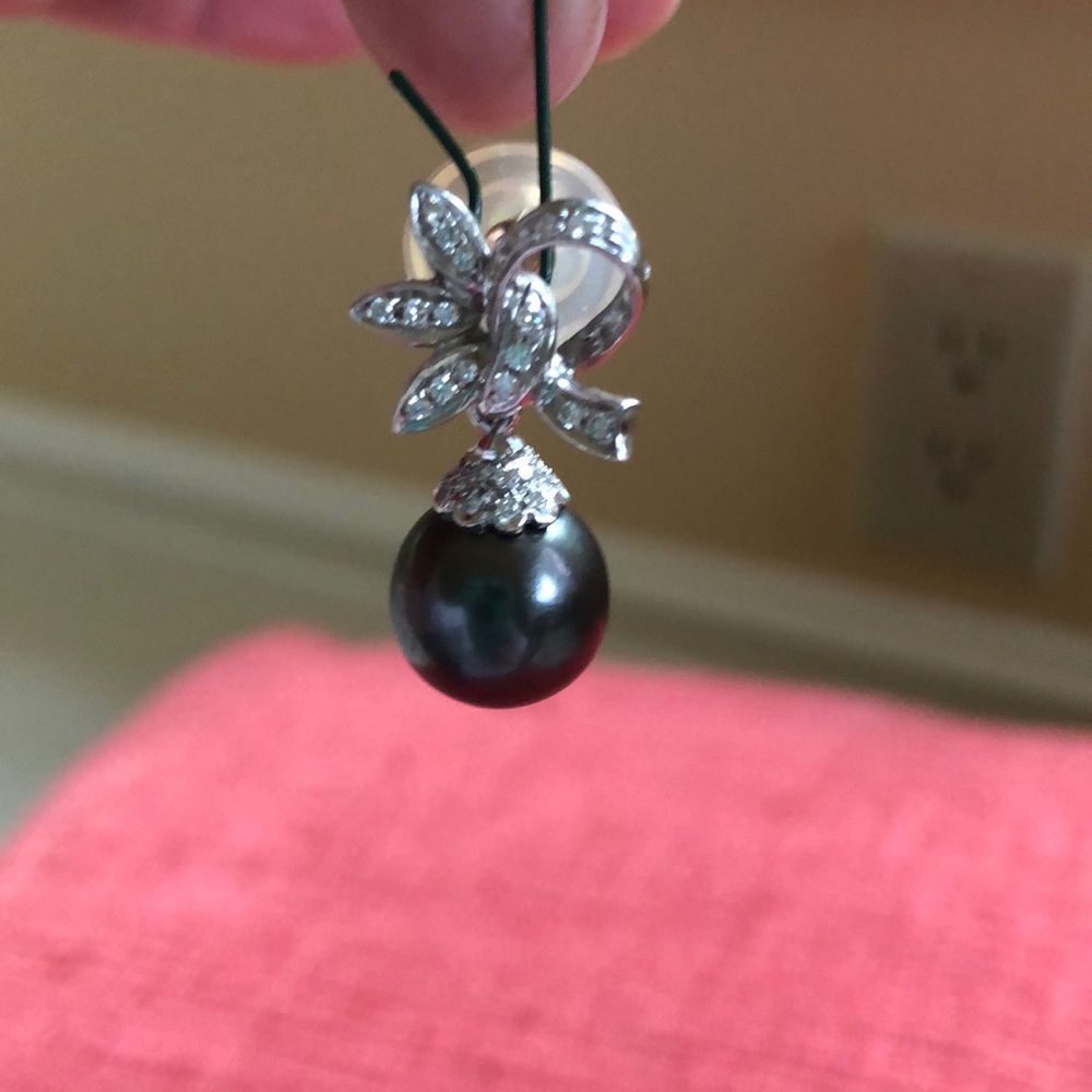 Beautiful Black Tahitian Pearl Earrings - Picture 3 of 3